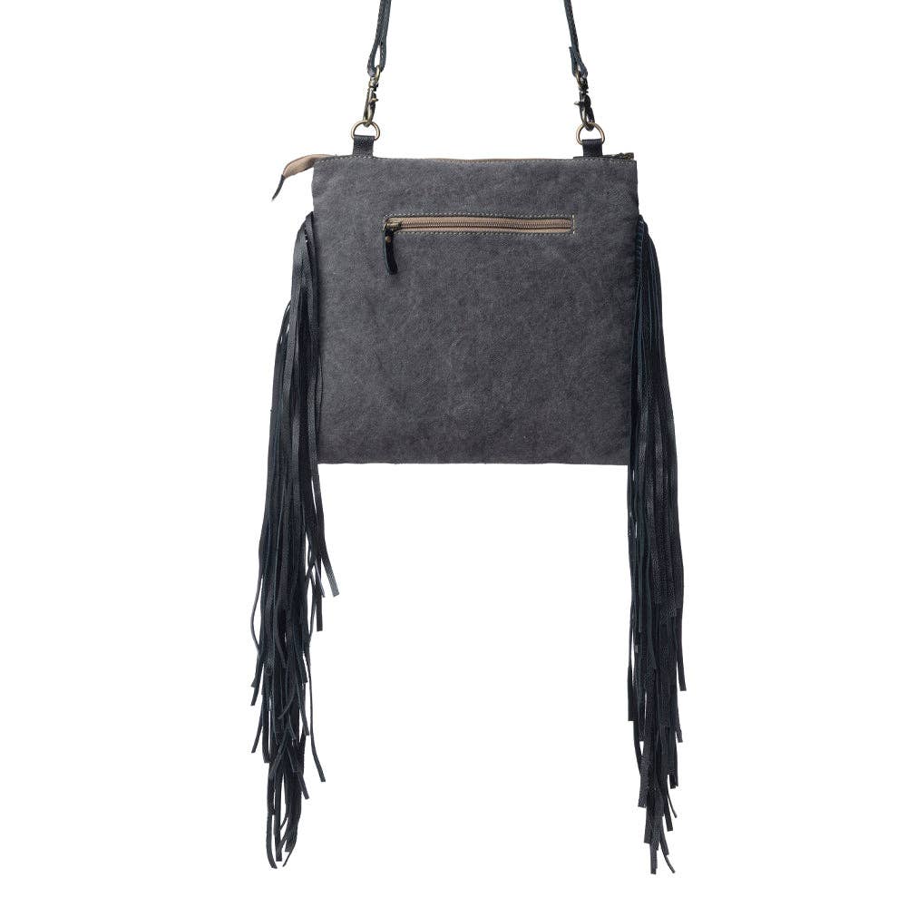 Myra Fringe Hand-Tool Bl&Whi Bag